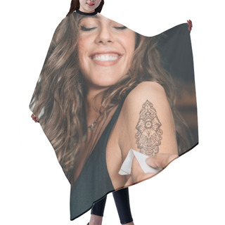 Personality  Satisfied Girl With New Temporary Tattoo Hair Cutting Cape