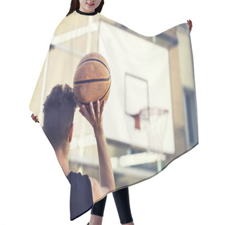 Personality  Young Basketball Player Ready To Shoot Hair Cutting Cape