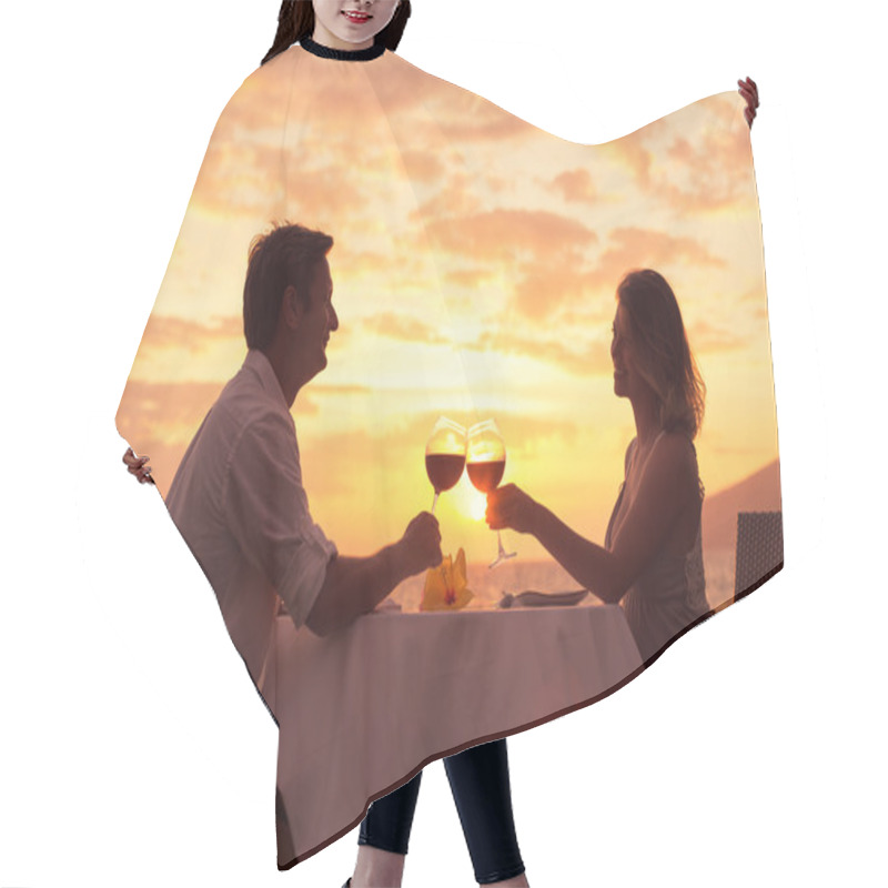 Personality  Couple Enjoying Romantic Sunnset Dinner Hair Cutting Cape