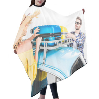 Personality  Couple Putting Luggage On Car Roof Hair Cutting Cape