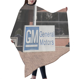 Personality  Marion - Circa October 2021: General Motors Logo And Signage At The Metal Fabricating Division. GM Opened This Plant In 1956. Hair Cutting Cape