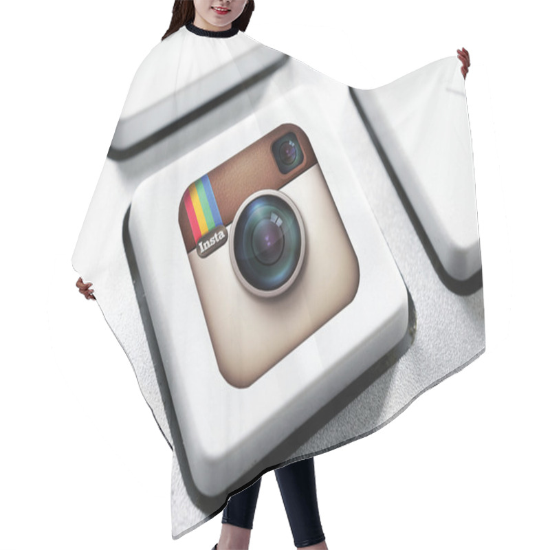 Personality  Instagram Applications Placed On A Button Hair Cutting Cape