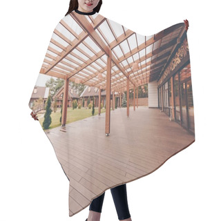 Personality  Restaurant With Wooden Decoration Hair Cutting Cape