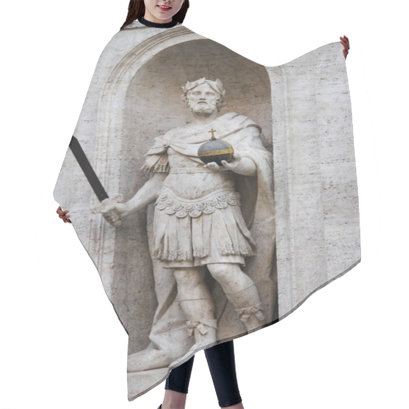 Personality  Statue Of Charlemagne Hair Cutting Cape