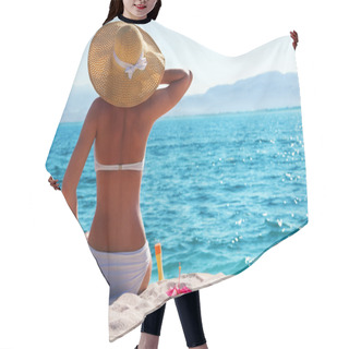 Personality  Woman Resting On The Beach Hair Cutting Cape