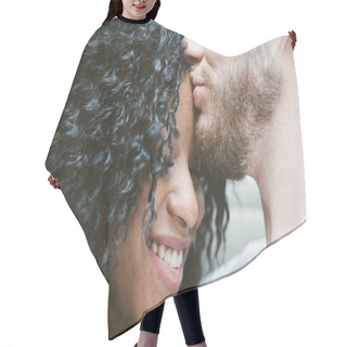Personality  Beautiful Couple Kissing Hair Cutting Cape