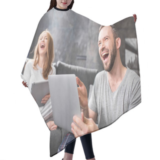 Personality  Couple Using Digital Devices     Hair Cutting Cape