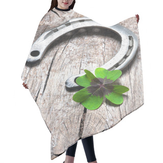 Personality  Horseshoe With A Shamrock Hair Cutting Cape