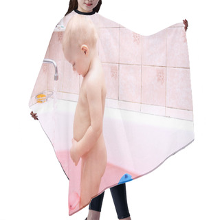 Personality  Beauty Baby Girl In Bath Hair Cutting Cape