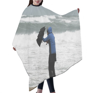 Personality  Strong Wind And Rain On Beach Hair Cutting Cape