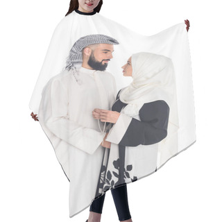 Personality  Muslim Couple Embracing Hair Cutting Cape