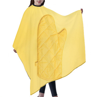Personality  Top View Of Yellow Oven Gloves On Yellow Color Background. Mockup For Food Banner And Kitchen Protection Equipment. Hair Cutting Cape