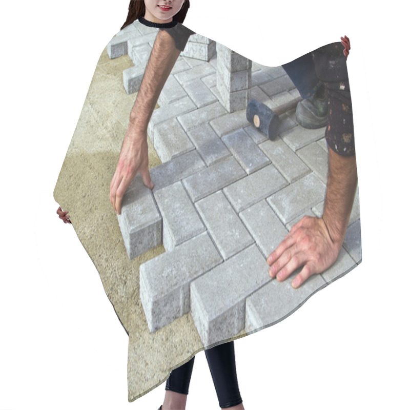 Personality  Construction of pavement hair cutting cape