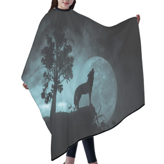 Personality  Silhouette Of Howling Wolf Against Dark Toned Foggy Background And Full Moon Or Wolf In Silhouette Howling To The Full Moon. Halloween Horror Concept. Hair Cutting Cape