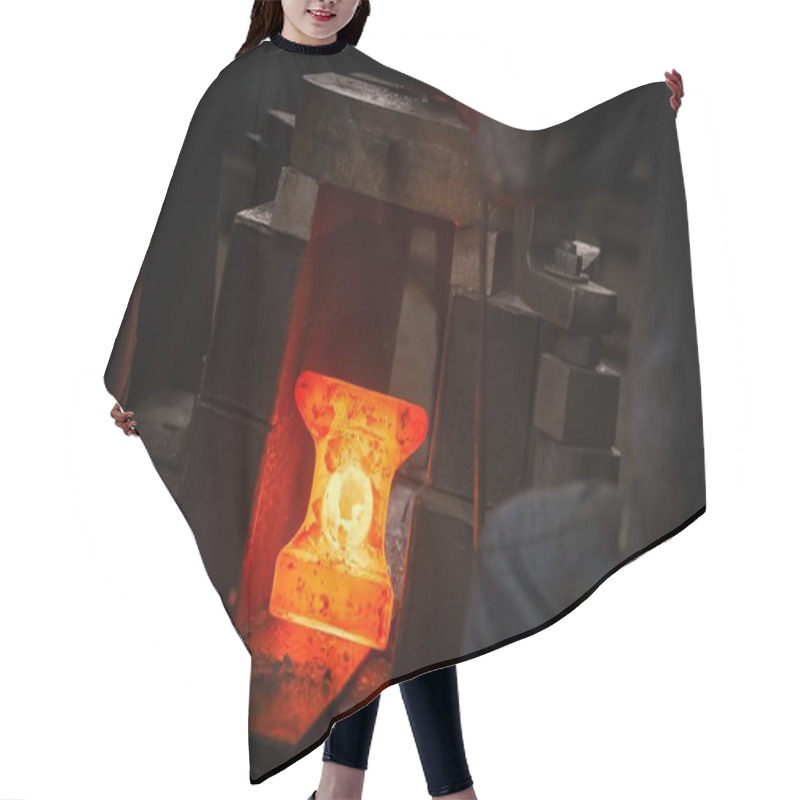 Personality  Hot Iron In Smeltery Hair Cutting Cape