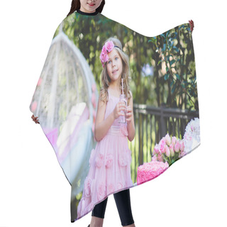 Personality  Little Girl Celebrate Happy Birthday Party With Rose Outdoor Hair Cutting Cape