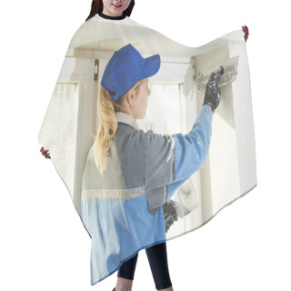 Personality  Plasterer At Indoor Wall Work Hair Cutting Cape