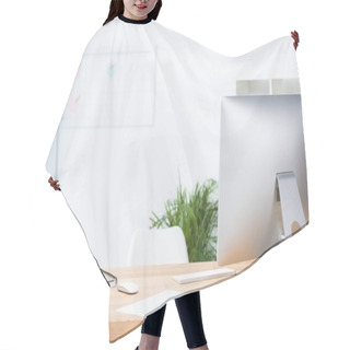 Personality  Modern Workplace Hair Cutting Cape