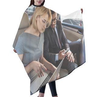 Personality  Businessman Assistant Working In Car With Laptop Hair Cutting Cape