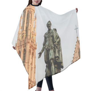 Personality  Rubens Statue Hair Cutting Cape