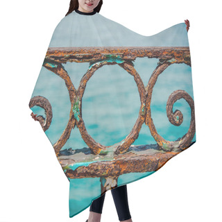 Personality  Vintage Rusty Railings Hair Cutting Cape