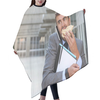 Personality  Businessman Walking And Eating At The Same Time Hair Cutting Cape