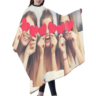 Personality  Girlfriends Holding Hearts In Cafe Hair Cutting Cape