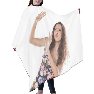 Personality  Girl In Defensive Position Hair Cutting Cape