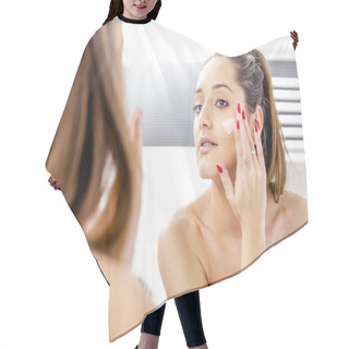 Personality  Attractive Girl Putting Anti-aging Cream Hair Cutting Cape