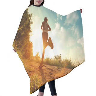 Personality  Runner Hair Cutting Cape