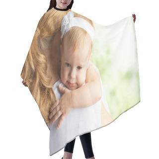 Personality  Mother Hugging And Comforting Her Baby Daughter Hair Cutting Cape