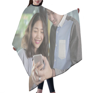 Personality  Asian Younger Man And Woman Looking To Smart Phone Screen Toothy Hair Cutting Cape