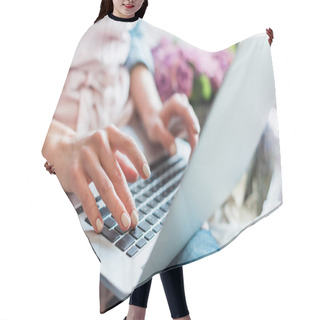 Personality  Florist Using Laptop Hair Cutting Cape