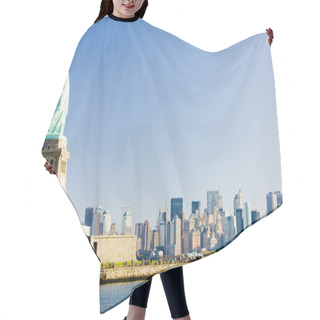 Personality  Statue Of Liberty Hair Cutting Cape