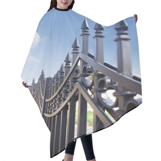 Personality  Black Metal Fence Hair Cutting Cape