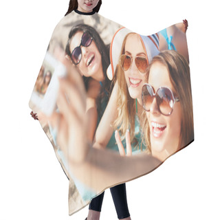 Personality  Girls Making Self Portrait On The Beach Hair Cutting Cape