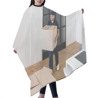 Personality  Smiling Mover Carrying Cardboard Box In Apartment Hair Cutting Cape