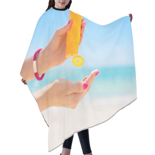 Personality  Woman Using Sunscreen Hair Cutting Cape