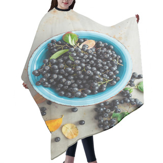 Personality  Aronia With Leaves In Bowl Hair Cutting Cape
