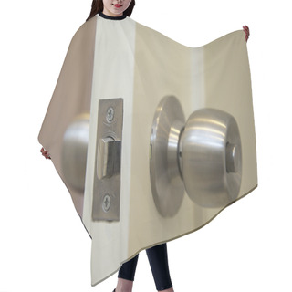 Personality  Door Closer And Door Lock Hair Cutting Cape