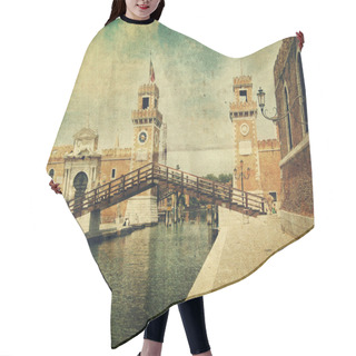 Personality  Old Bastille In Venice Hair Cutting Cape