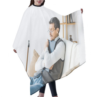 Personality  Senior Man In Glasses Hugging Photo Album While Sitting On Sofa Hair Cutting Cape