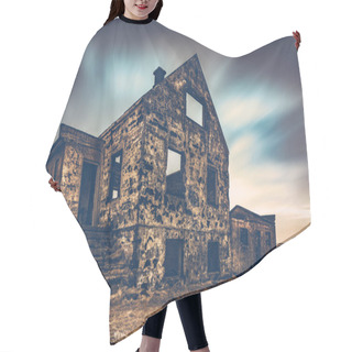 Personality  Old Damaged House Hair Cutting Cape