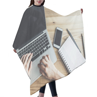 Personality  Woman Typing On Laptop Hair Cutting Cape