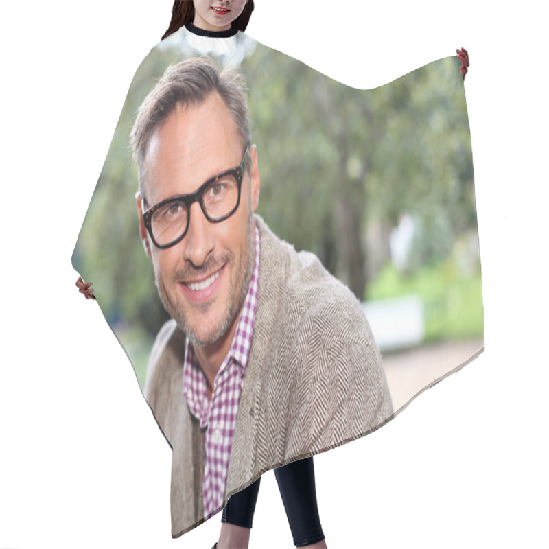 Personality  Handsome Man With Eyeglasses Hair Cutting Cape