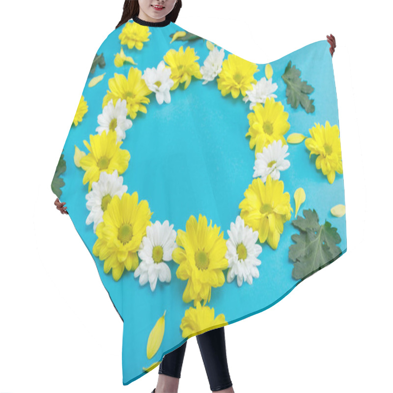 Personality  Beautiful Yellow And White Flowers Hair Cutting Cape