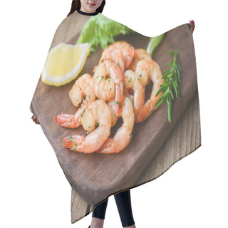 Personality  Salad Shrimp Grilled Delicious Seasoning Spices On Wooden Cutting Board Background Appetizing Cooked Shrimps Baked Prawns , Seafood Shelfish With Rosemary Lemon And Lettuce Hair Cutting Cape