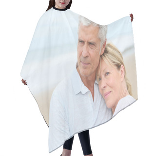 Personality  Couple Embracing At The Beach Hair Cutting Cape