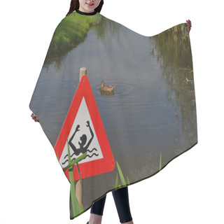 Personality  Caution Swimming With Duck Hair Cutting Cape