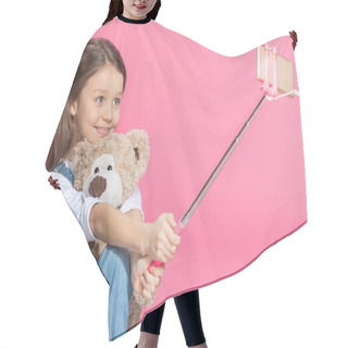 Personality  Little Girl Taking Selfie  Hair Cutting Cape